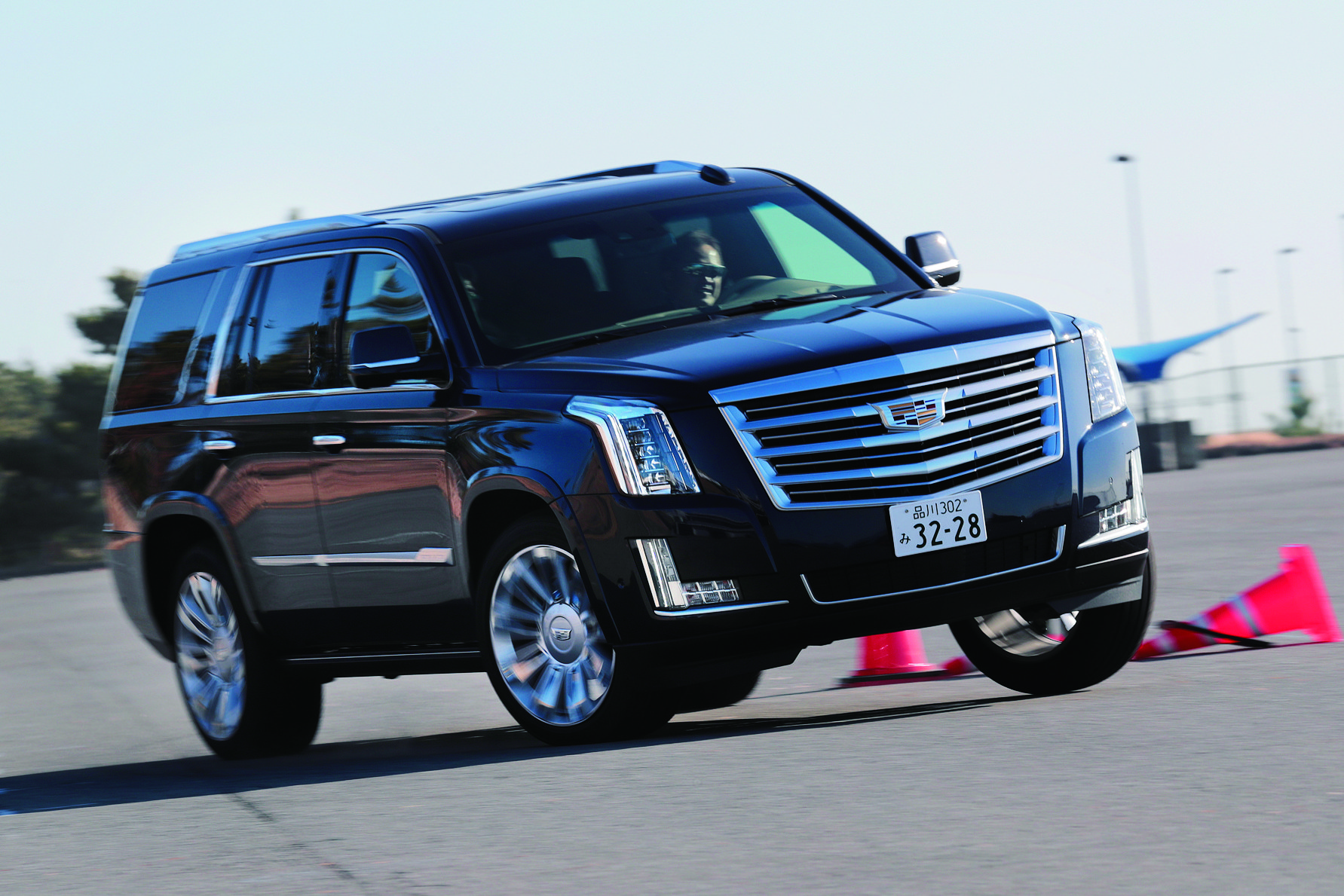 大型ボディのキャデラックsuvは 6 2l V8の重低音の迫力 Engine エンジン クルマ 時計 ファッション 男のライフスタイルメディア