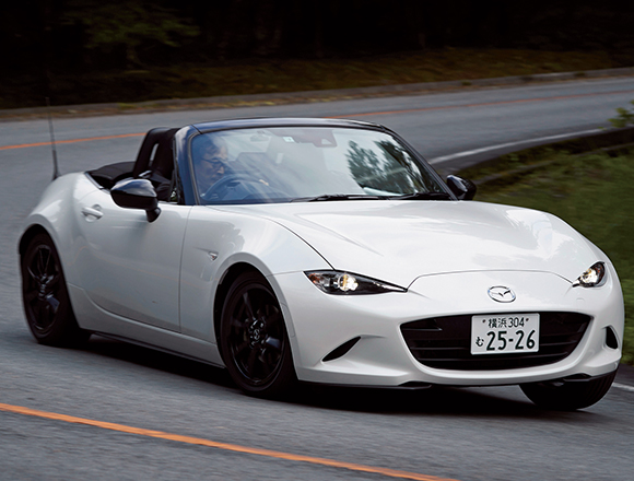 2台のマツダ ロードスターに乗る これぞ日本のスポーツカー Engine エンジン クルマ 時計 ファッション 男のライフスタイルメディア
