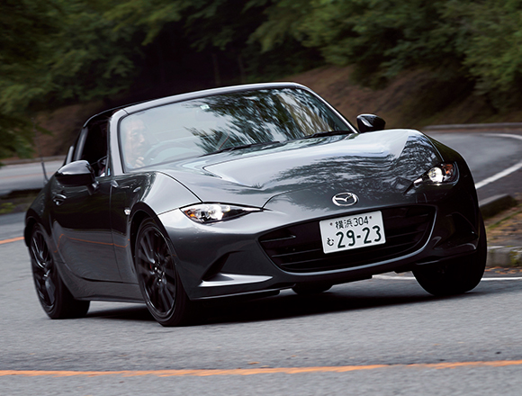 2台のマツダ ロードスターに乗る これぞ日本のスポーツカー Engine エンジン クルマ 時計 ファッション 男のライフスタイルメディア