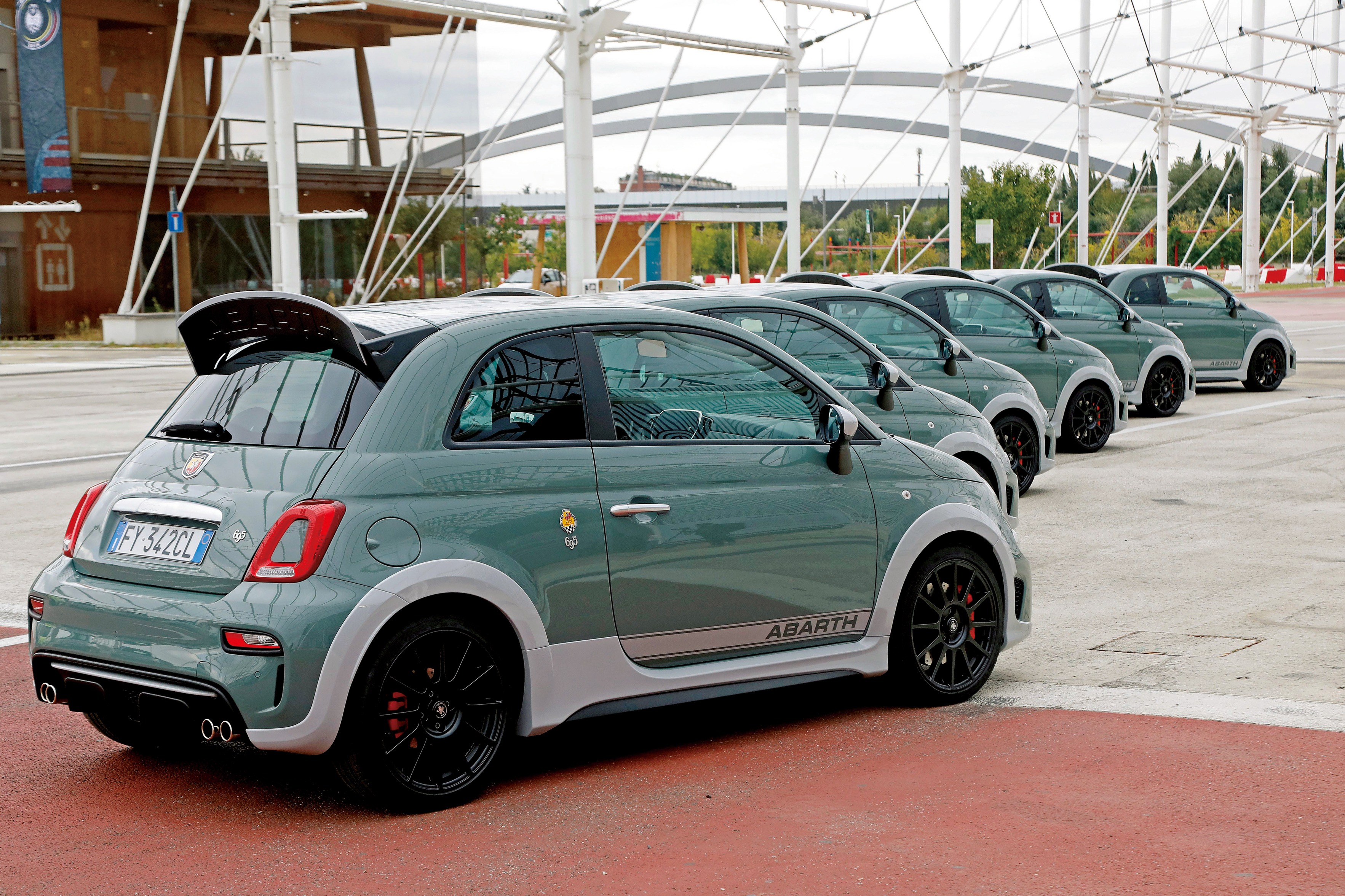 サソリの毒は永遠に不滅 アバルト70周年記念 1 Abarth 695 70th Anniversary Engine エンジン クルマ 時計 ファッション 男のライフスタイルメディア サソリの毒は永遠に不滅 アバルト70周年記念 1 Abarth 695 70th Anniversary Engine エンジン クルマ 時計 ファッション 男のライフスタイルメディア
