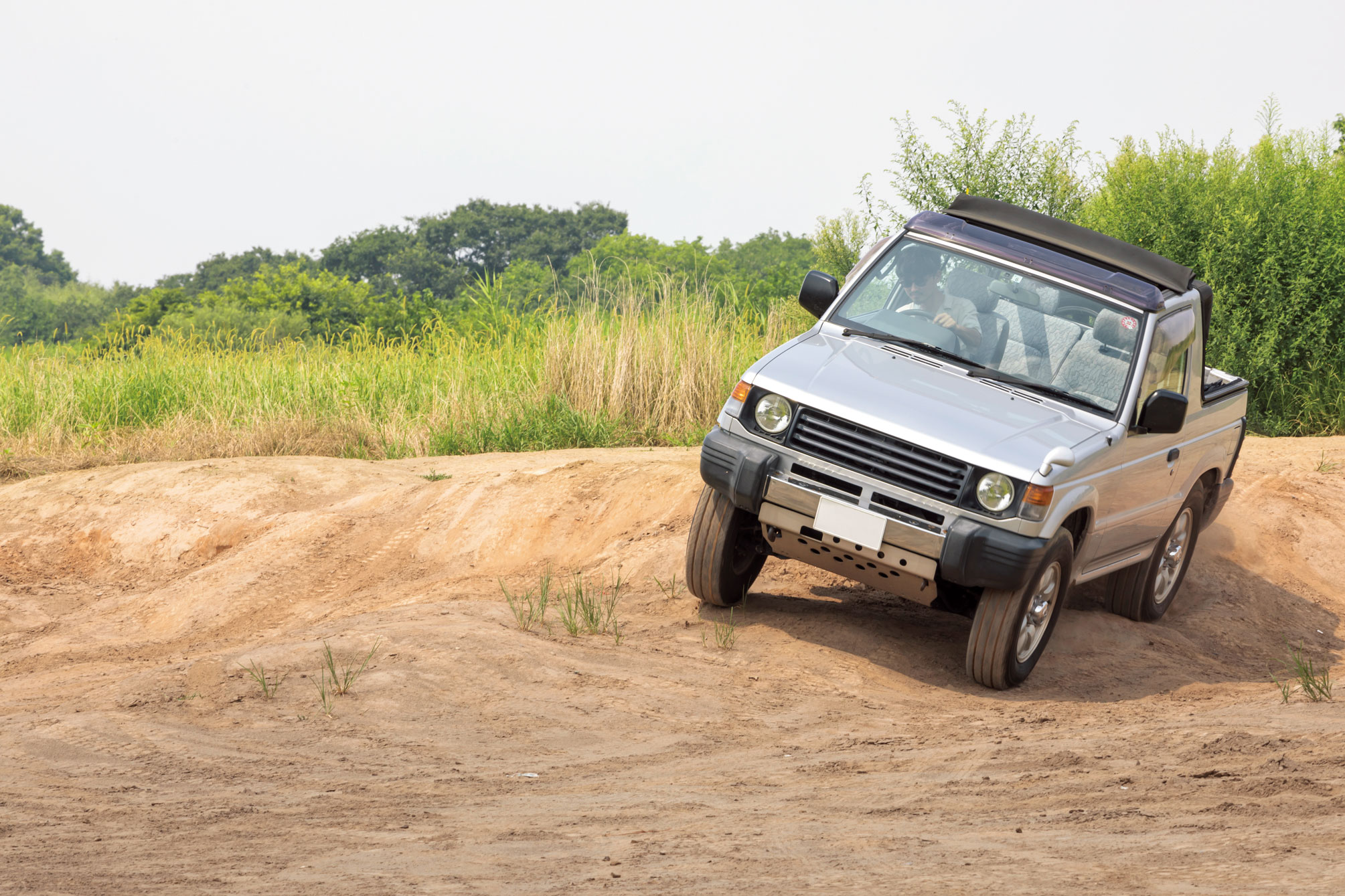 ペトロールズ長岡亮介さん ジープでオフロードに挑戦 腕前はいかに Engine エンジン クルマ 時計 ファッション 男のライフスタイルメディア