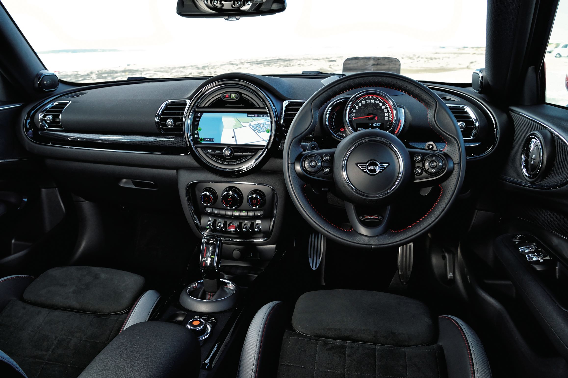Bmw118i Bmw M135i ミニjcwクラブマン乗り比べ 元は同じでも味付けでの違いは Engine エンジン クルマ 時計 ファッション 男のライフスタイルメディア