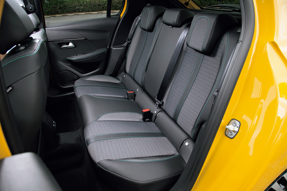 デザイン コンシャスになった新型プジョー8が日本に上陸 マジ カッコイイです Engine エンジン クルマ 時計 ファッション 男のライフスタイルメディア