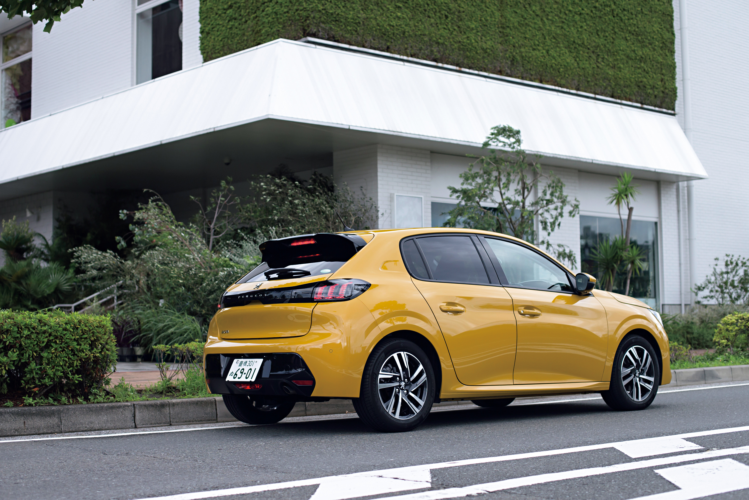 デザイン コンシャスになった新型プジョー8が日本に上陸 マジ カッコイイです Engine エンジン クルマ 時計 ファッション 男のライフスタイルメディア