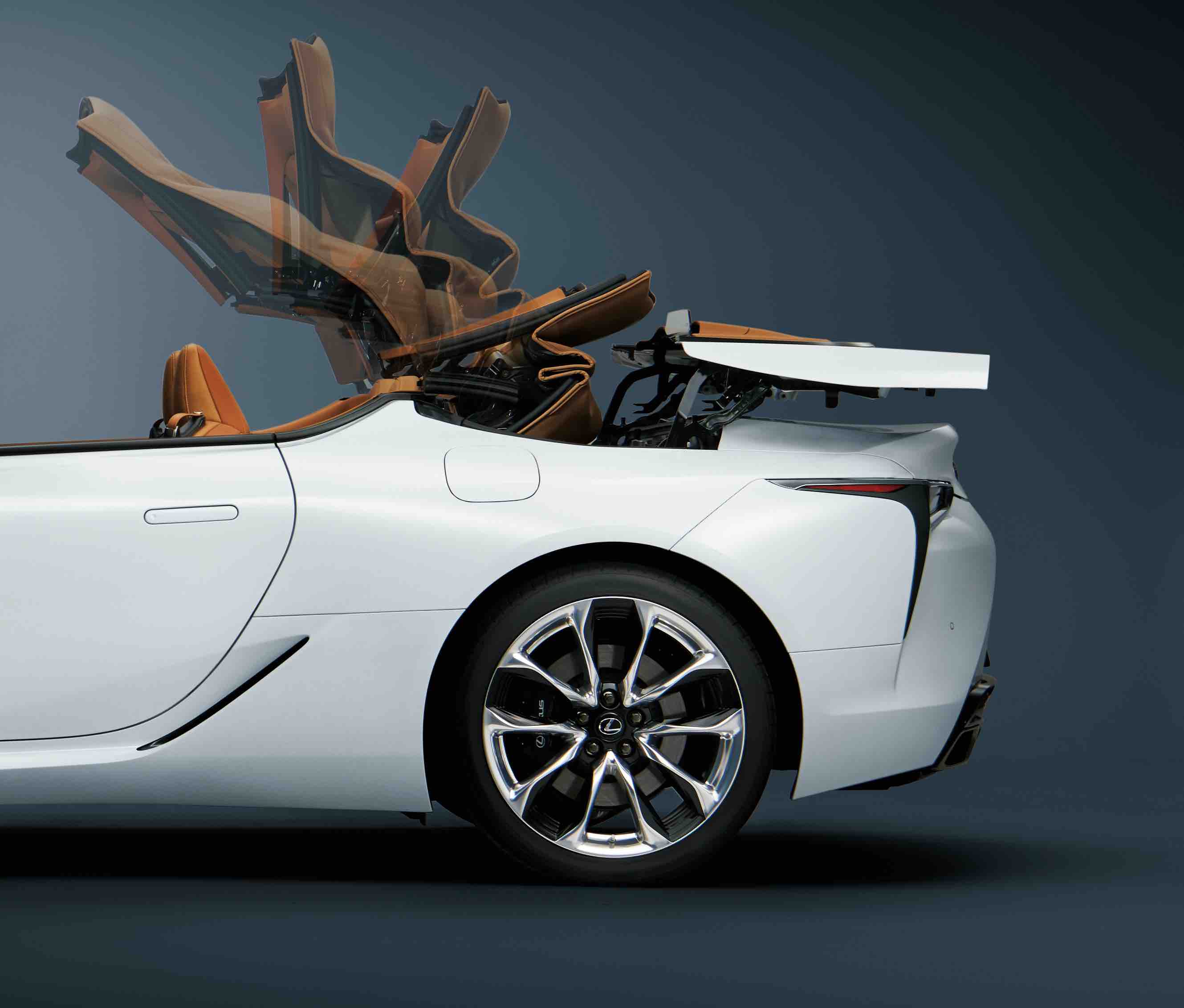 レクサスのフラッグシップクーペ Lcにコンバーチブルが登場 Engine エンジン クルマ 時計 ファッション 男のライフスタイルメディア