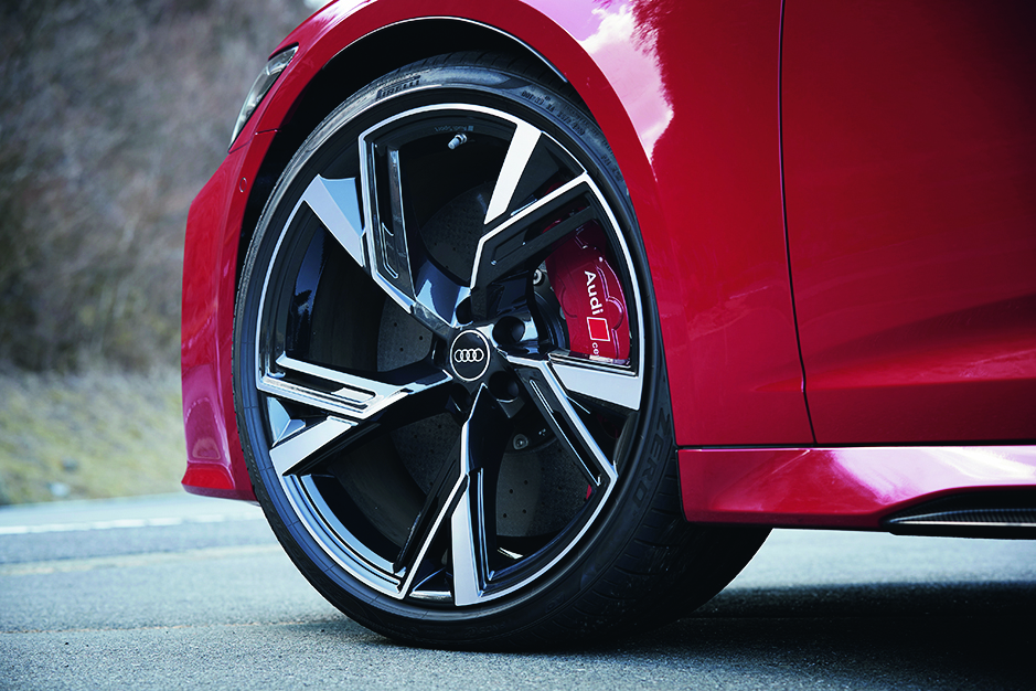 スポーツカーはもういらない 超高性能万能車 アウディのrsモデル Rs7スポーツバック Rs6アバント Rs４アバントに試乗 Engine エンジン クルマ 時計 ファッション 男のライフスタイルメディア