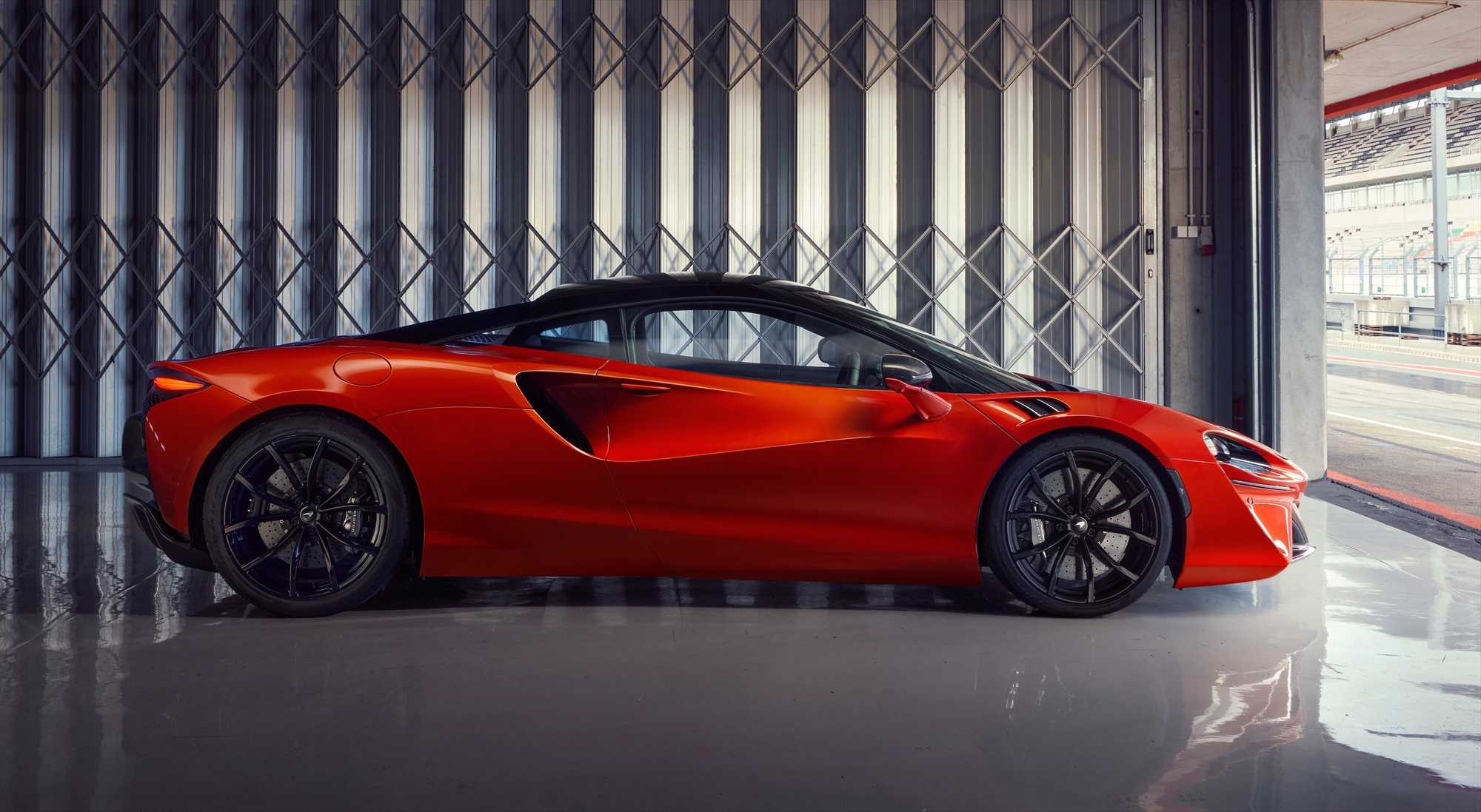 マクラーレン アルトゥーラ誕生に関わった人々に聞く Engine エンジン クルマ 時計 ファッション 男のライフスタイルメディア